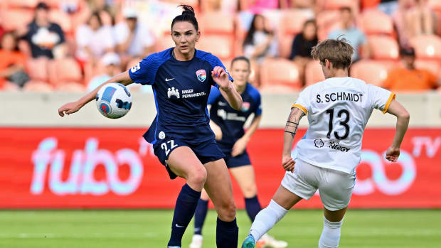 San Diego Wave FC midfielder Taylor Kornieck